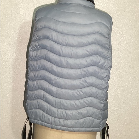 Bernardo blue puffy vest size large - Picture 6 of 11